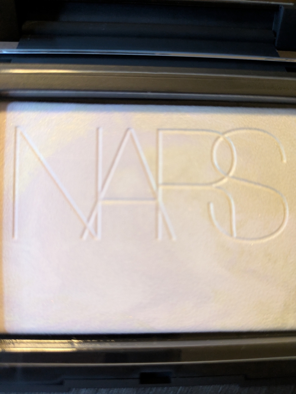 NARS Luminous Highlighter — Soft Pearl White Glow